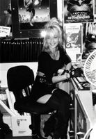 [Linnea Quigley signing (Product Image)]
