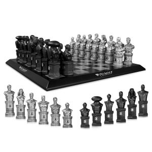 [DC: Justice League: Chess Set (Product Image)]