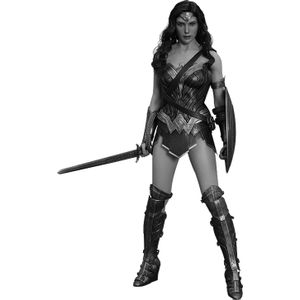 [Batman v Superman: Dawn Of Justice: Hot Toys Deluxe Action Figure: Wonder Woman (Product Image)]