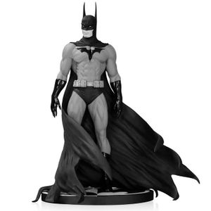 [Batman: Black & White: Statue: Batman By Michael Turner (Product Image)]