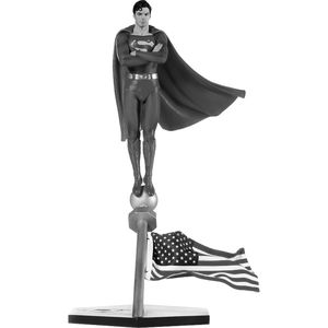 [Superman The Movie: Deluxe Iron Studios Statue: Superman (Product Image)]