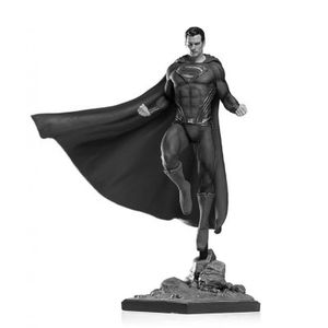 [Justice League: Statue: Superman (Product Image)]