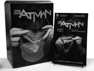 [Batman: Death Of The Family: Book & Joker Mask Set (N52) (Product Image)]