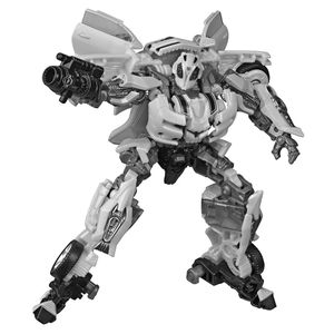 [Transformers: Studio Series Deluxe Action Figure: Bumblebee (Product Image)]