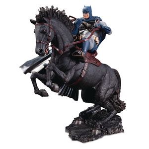 [Dark Knight Returns: Mini Battle Statue: Call To Arms (Product Image)]