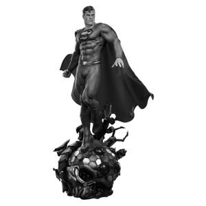 [Superman: Premium Format Statue (Product Image)]