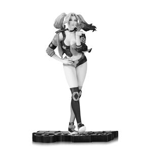 [DC: Statue: Pink, White & Black Valentine Harley Quinn (Product Image)]