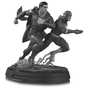 [DC: Gallery Statue: Superman Vs. Flash Racing (Product Image)]