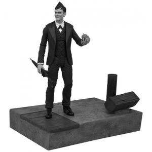[DC: Gotham Select Action Figures: Oswald Cobblepot (Product Image)]