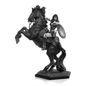 [Wonder Woman: Deluxe Statue: Wonder Woman On Horse (Product Image)]