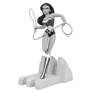 [Wonder Woman: The Animated Series: DC Premier Collection Statue: Woman Statue (Product Image)]