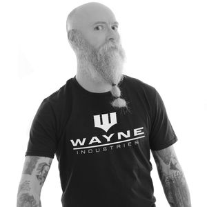 [Batman: T-Shirt: Wayne Industries (Product Image)]