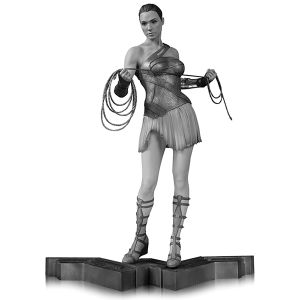 [Wonder Woman Movie: Deluxe Statue: Wonder Woman Training Outfit (Product Image)]