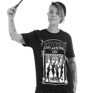 [Fantastic Beasts & Where To Find Them: T-Shirt: Witches Live Among Us (Product Image)]