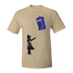 [Doctor Who: T-Shirt: TARDIS Graffiti (Product Image)]