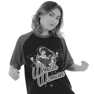 [DC Bombshells: T-Shirt: Redux Wonder Woman (Product Image)]