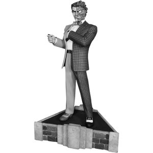 [DC: Maquette: Classic Two-Face (Product Image)]