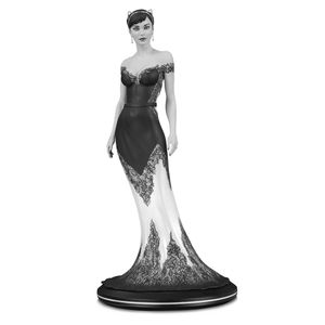 [DC: Cover Girls Statue: Catwoman Wedding Dress (Product Image)]